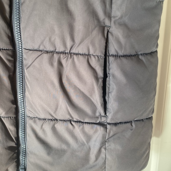 Joe Fresh Girl’s Grey and Pink Spring and Fall Puffer Vest size L (10-12) - Picture 7 of 10